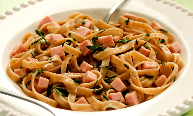7 receitas de macarrão (levinhas!) para comer sem culpa