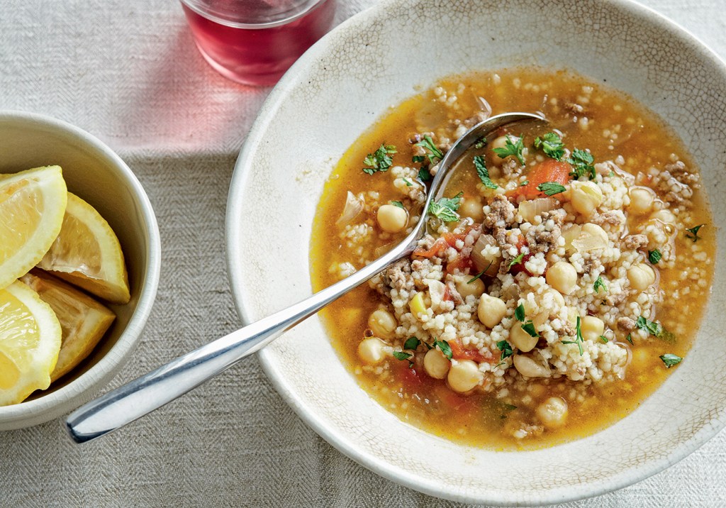 Leves e quentinhas: 16 sopas para você experimentar!