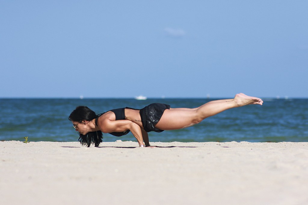 treino-prancha-6 Treino de prancha que fortalece o abdômen e tonifica o corpo
