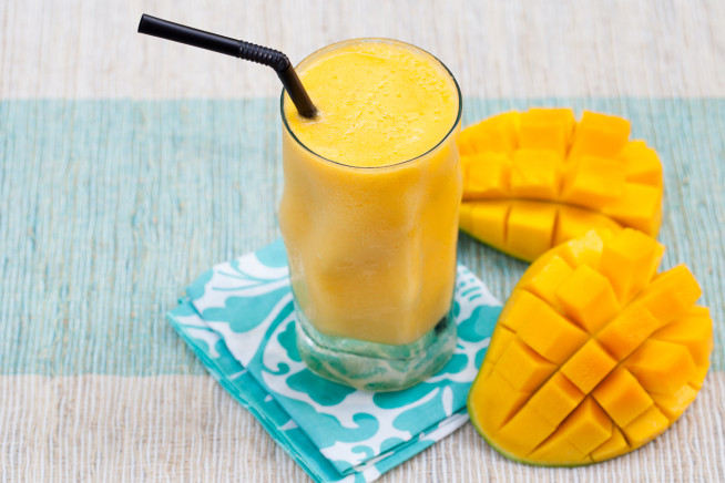 smoothie-de-manga Nutrição e fertilidade: o que comer para aumentar a chance de engravidar