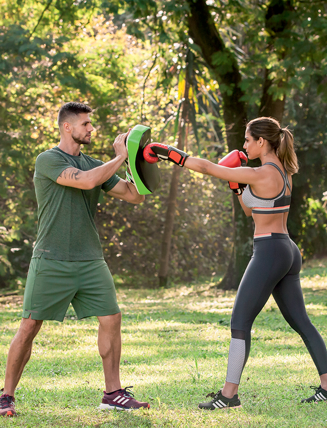 Treino Mahamudra para queimar muitas calorias com o parceiro