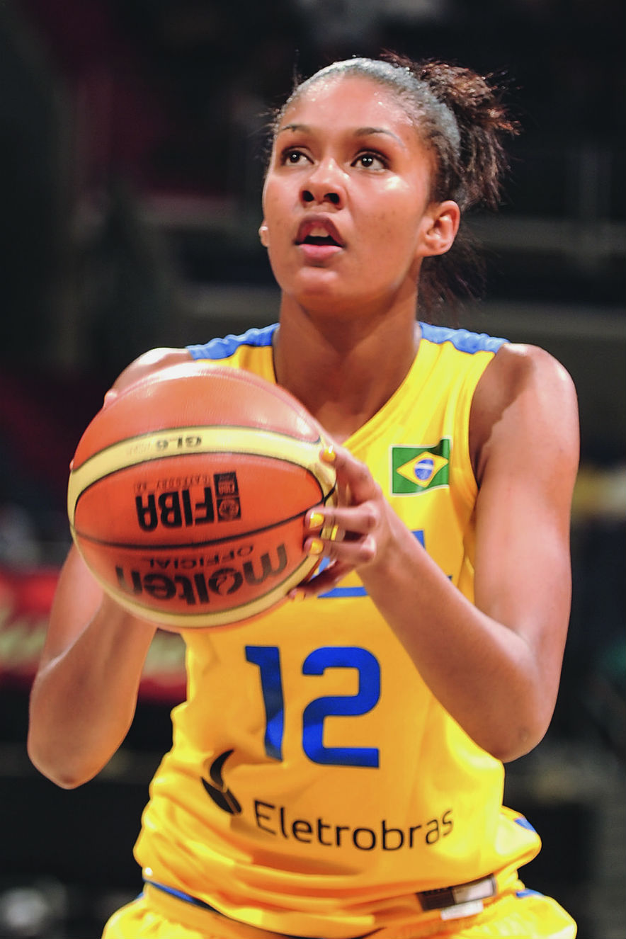 Atleta da seleção de basquete conta como o esporte mudou sua vida