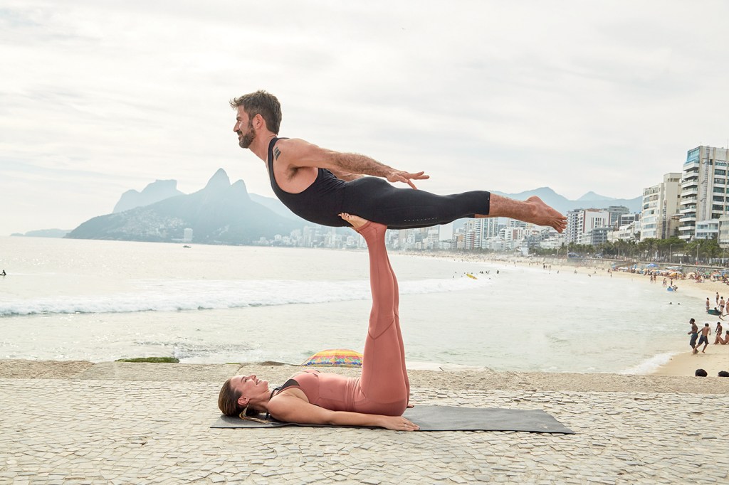 Acroioga Acroyoga: passo a passo de 2 posturas da modalidade que alivia a ansiedade