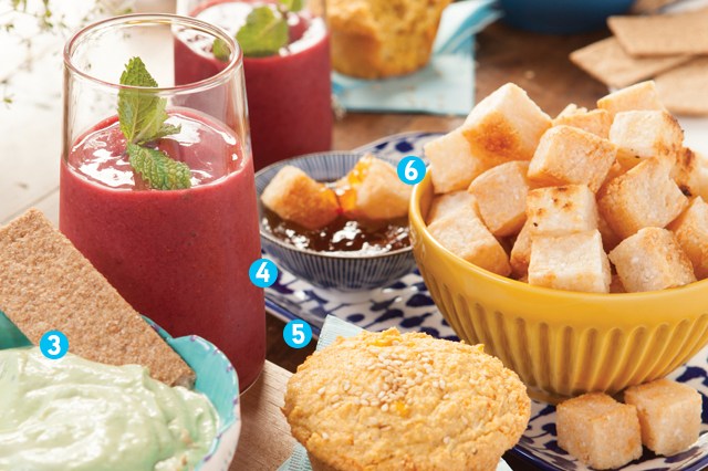 Dadinhos de tapioca, muffin de milho, smoothie de frutas vermelhas e pasta de ervas Brunch: 10 receitas saudáveis para comer durante os jogos da Copa