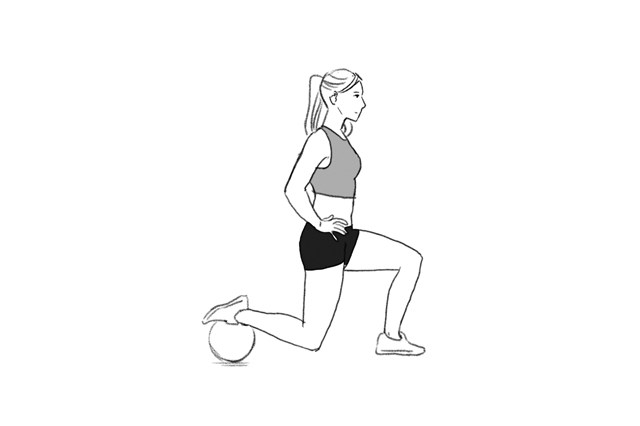 Treino com bola Treino funcional com bola de futebol para conquistar mais força e fôlego