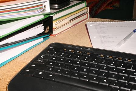 estudando47.JPG UFRB inscreve para cursos de especialização a distância