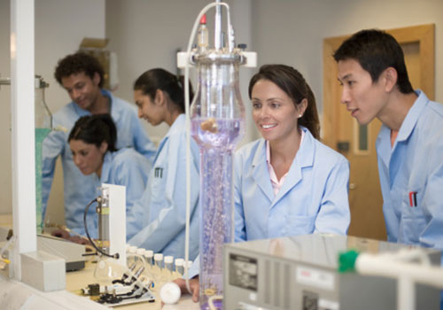 estudantes-medicina1.jpg PUC-Rio inscreve para especialização em Clínica Médica