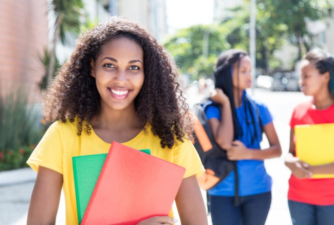 Confira os 10 cursos superiores preferidos pelas mulheres