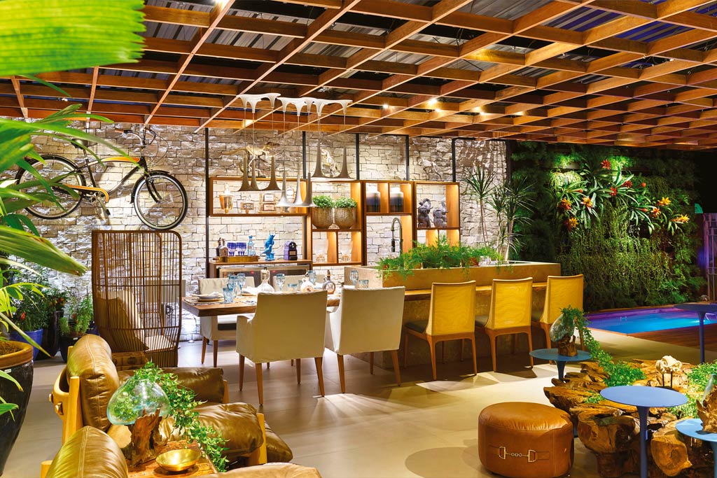 Um carr&atilde;o no meio da sala: garagem Renault na CASA COR Goi&aacute;s