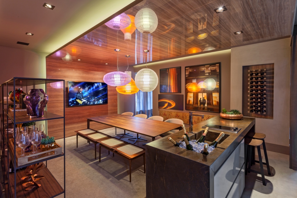 CASA COR Minas 2015: Sala de jantar com estilo de vida moderno