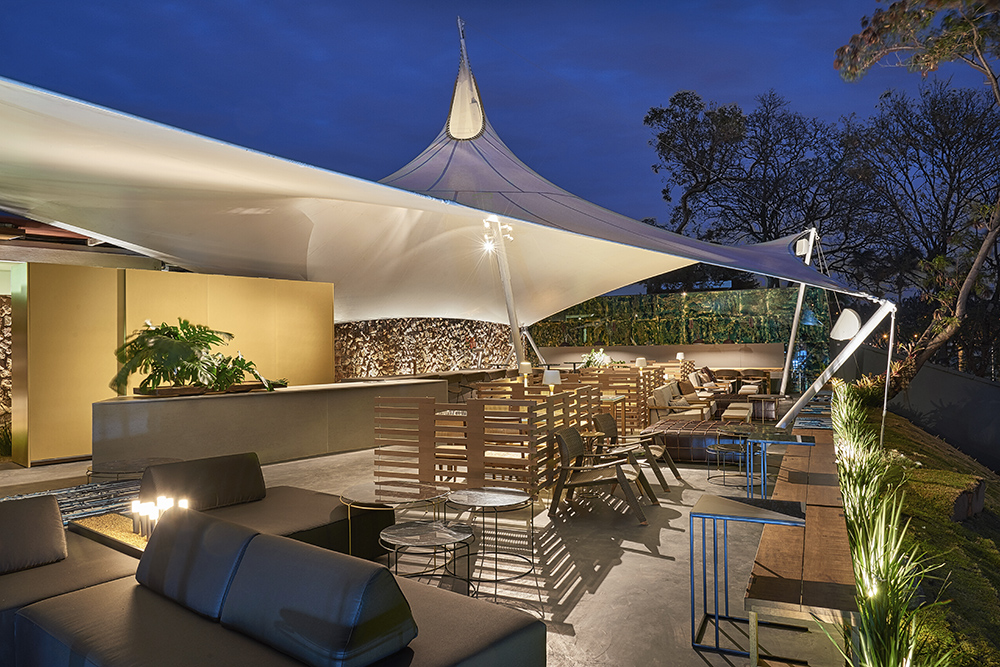 CASA COR Minas 2015: Varanda e uma bela vista para a Lagoa da Pampulha