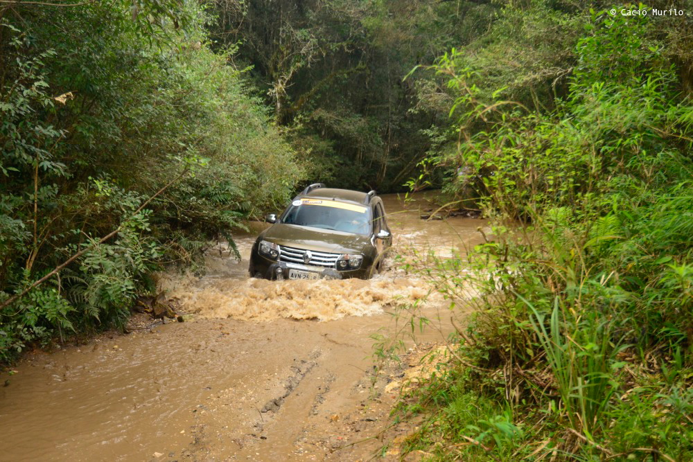 Domingo de Duster mostra, em passeios, a robustez do SUV