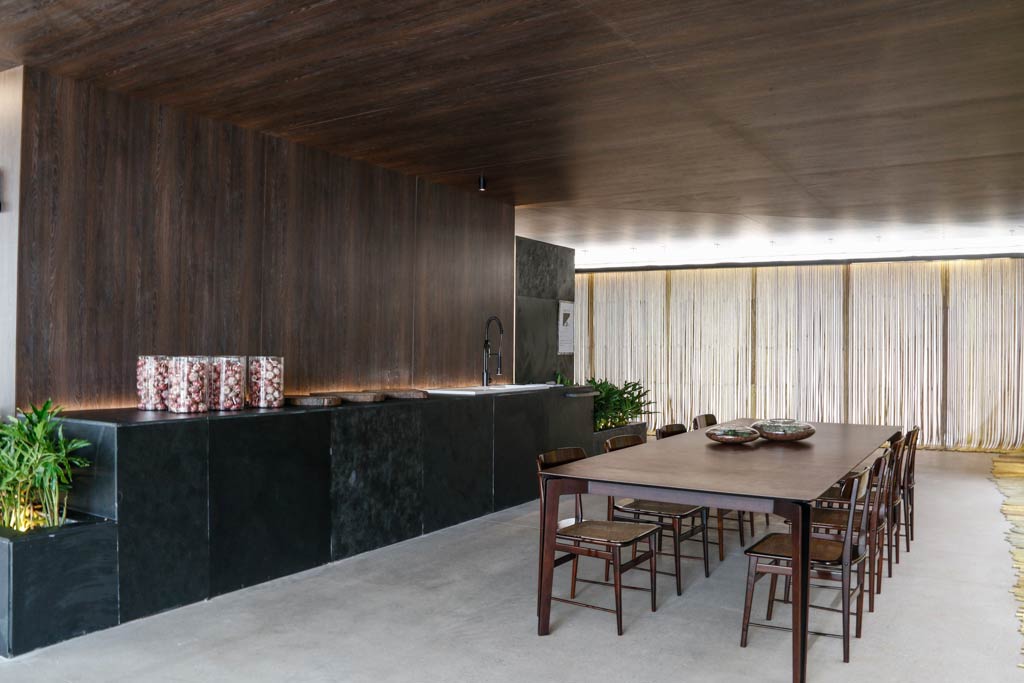 Casa Cor SP 2015: Raul Penteado, diretor da Deca, visita a mostra