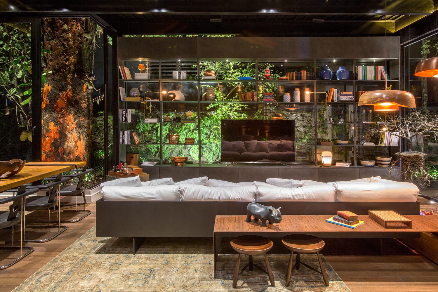 Transpar&ecirc;ncia integra ambientes da CASACOR Rio ao jardim de Burle Marx