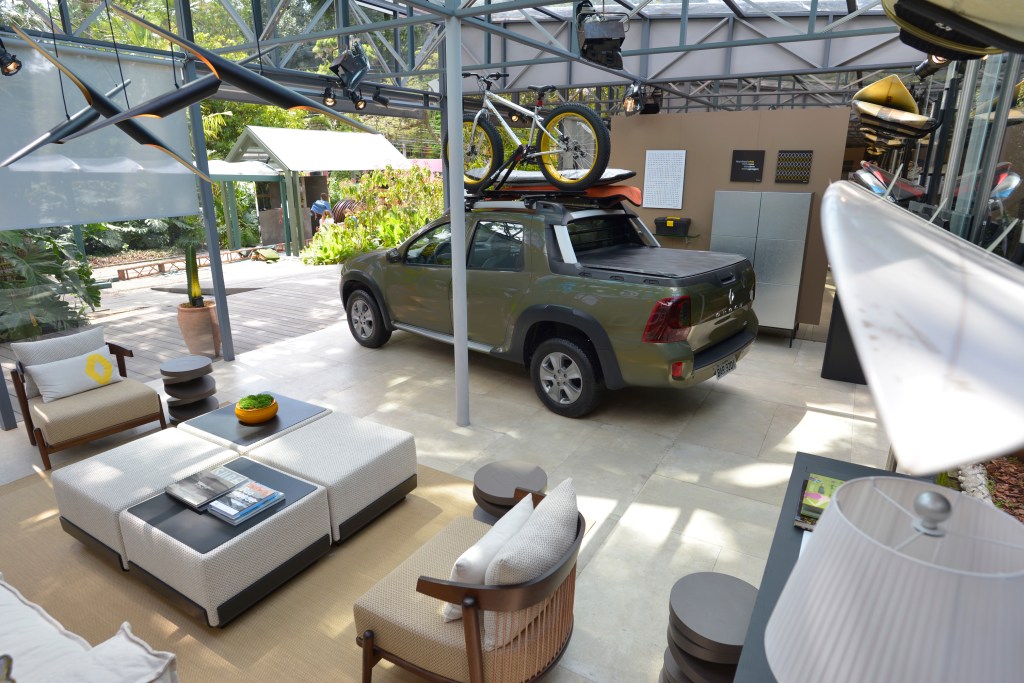 Garagem de Caco Borges na CASACOR Rio une design e surfe