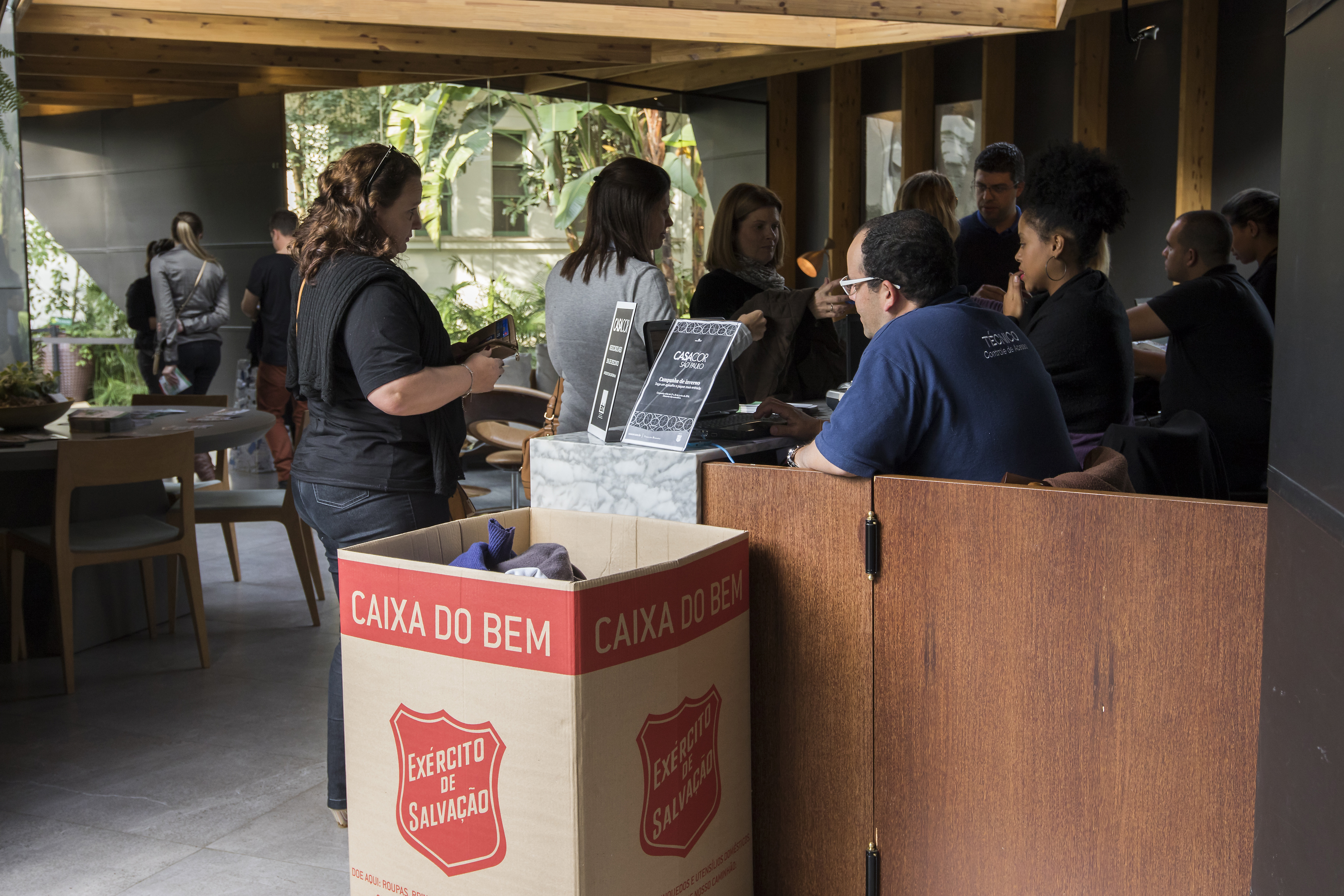 CASA COR SP arrecada mais de 350 agasalhos em campanha de inverno