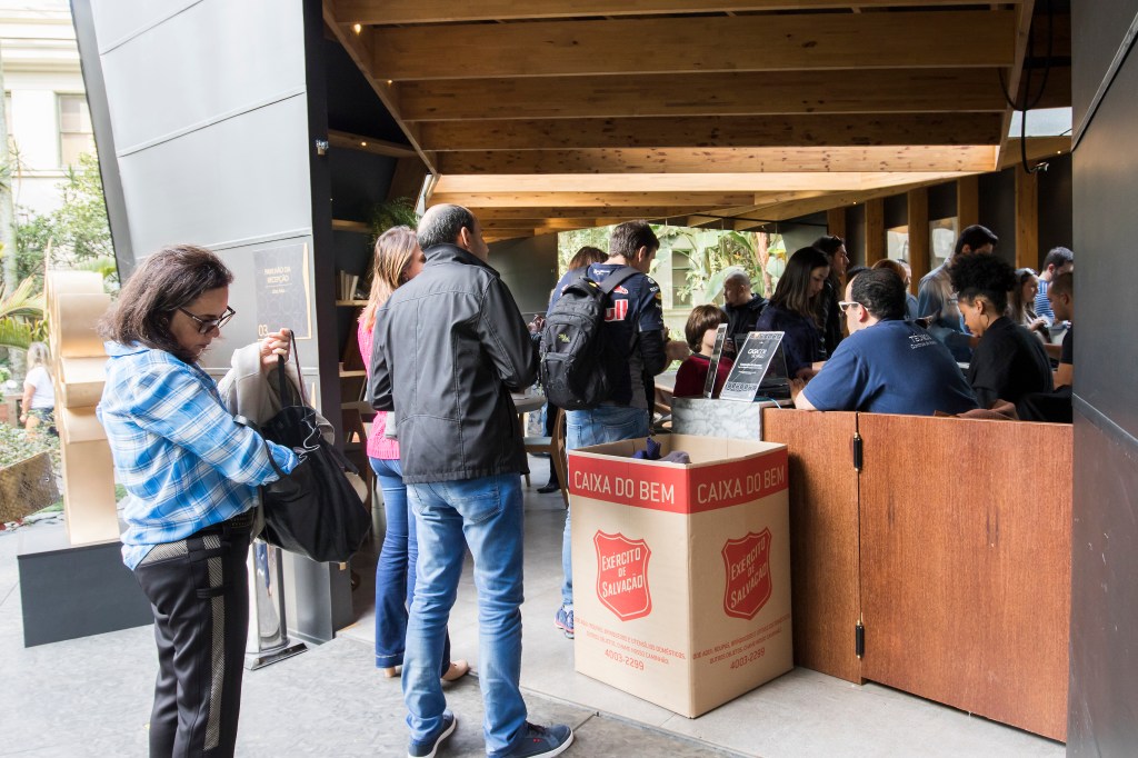 CASA COR SP arrecada mais de 350 agasalhos em campanha de inverno