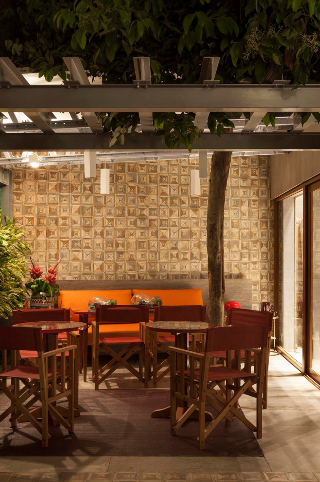 CASACOR PE: 7 ambientes onde os painéis de madeira são destaque