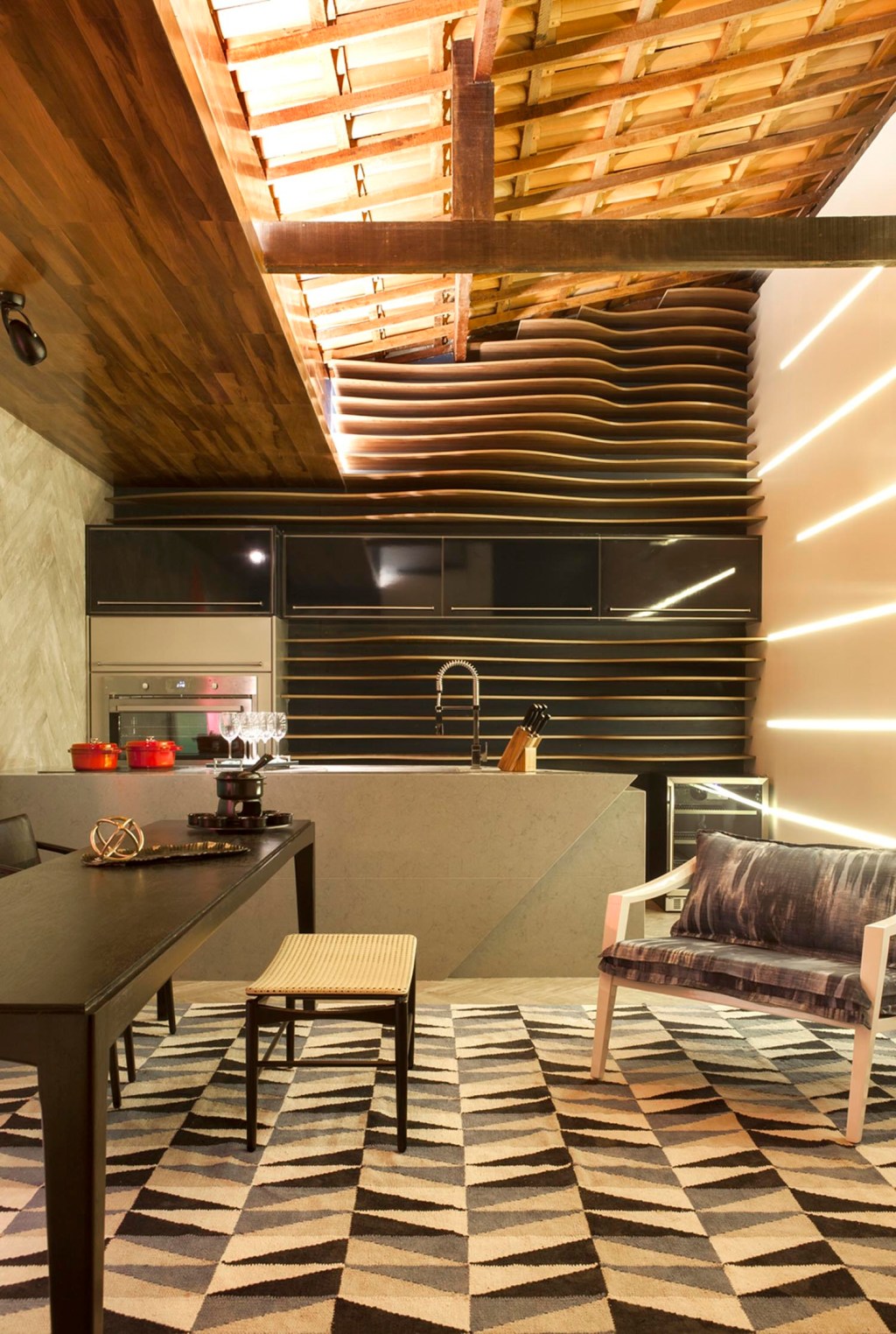 CASACOR PE: 7 ambientes onde os painéis de madeira são destaque