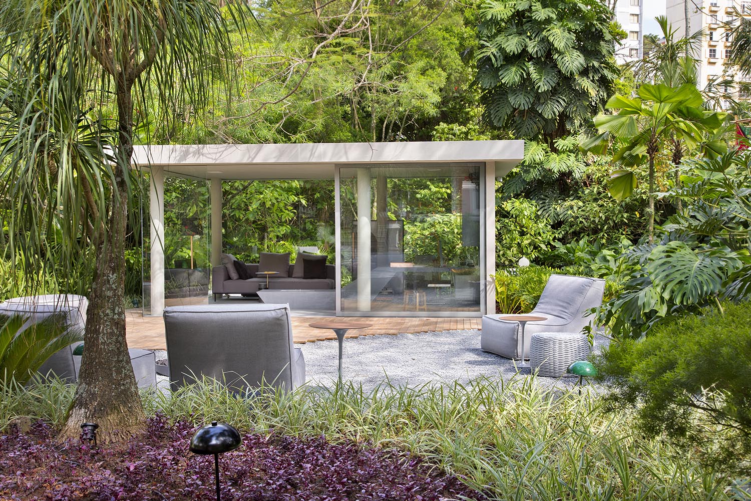 Transpar&ecirc;ncia integra ambientes da CASACOR Rio ao jardim de Burle Marx