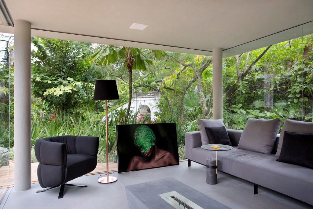 Transparência integra ambientes da CASACOR Rio ao jardim de Burle Marx