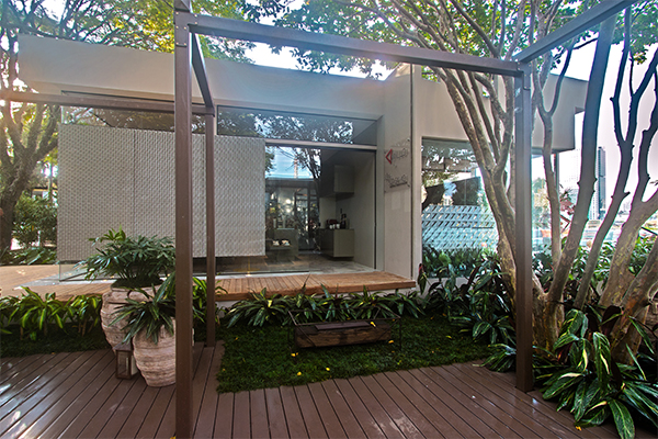 CASACOR SP: Uma casa de vidro que promove a integra&ccedil;&atilde;o e o morar bem