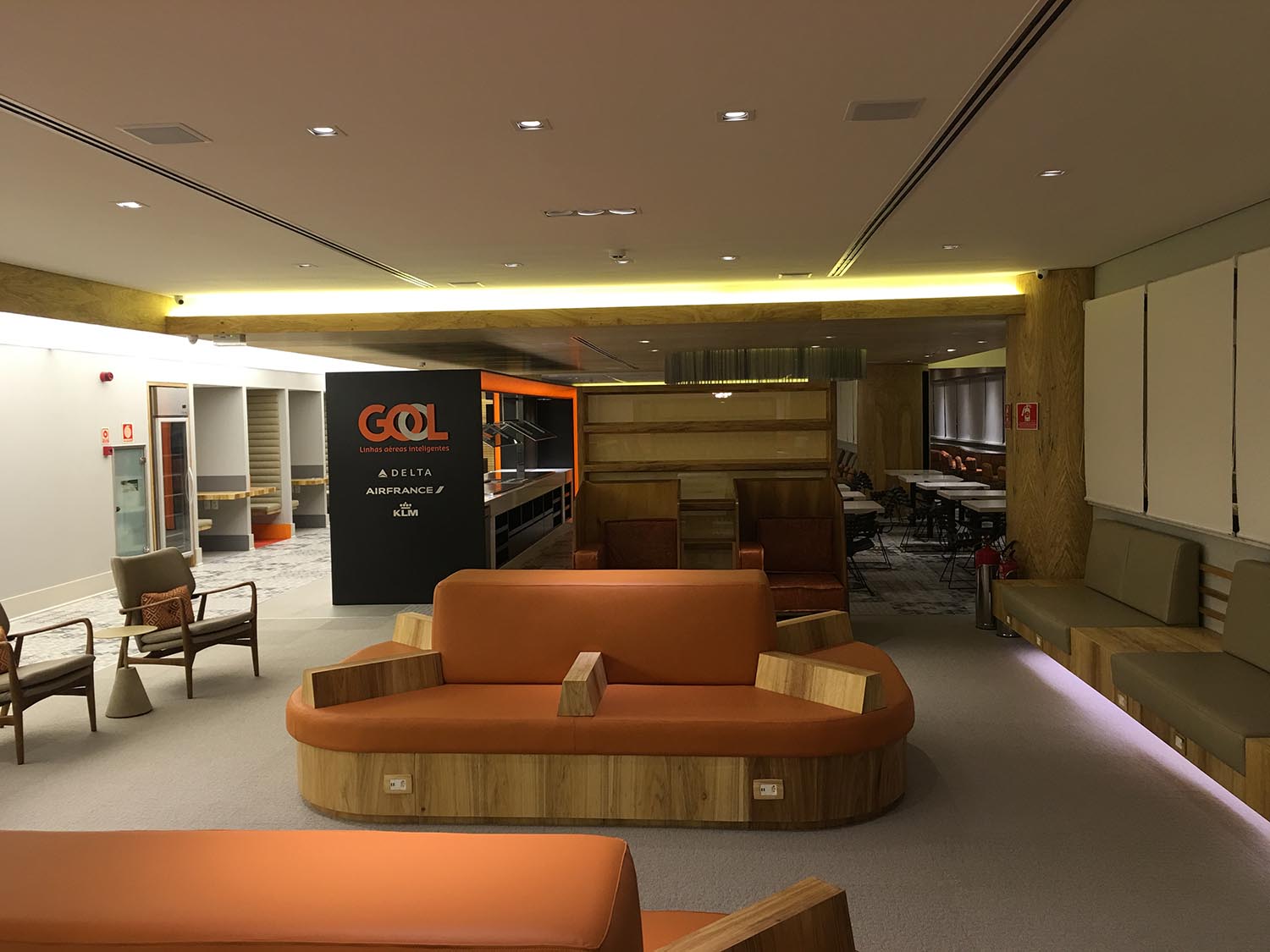 Oleg&aacute;rio de S&aacute; e Gil Cioni se inspiram no Brasil colonial para criar sala