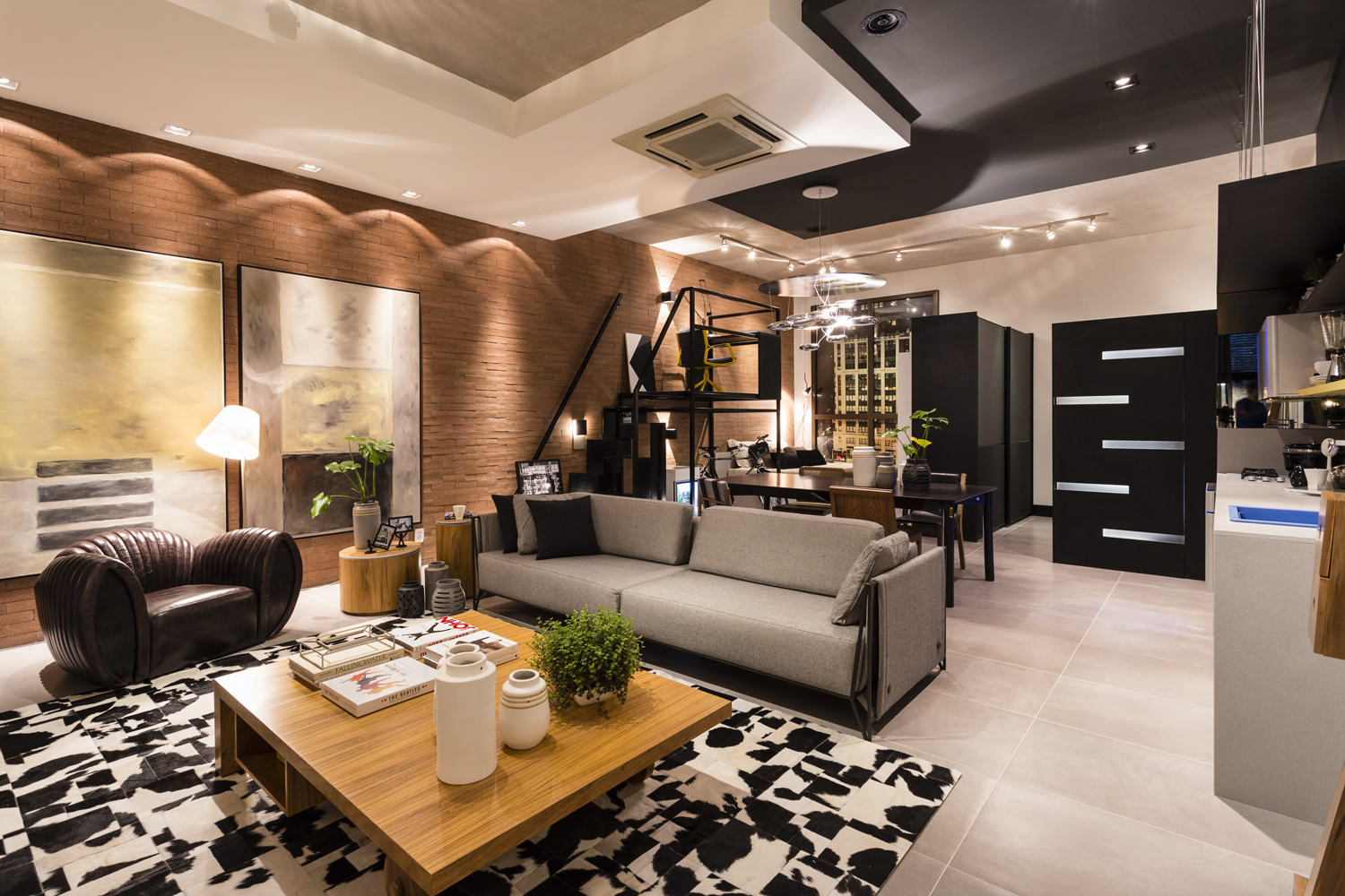 CASACOR SC: escada Santos Dumont d&aacute; acesso a escrit&oacute;rio em loft