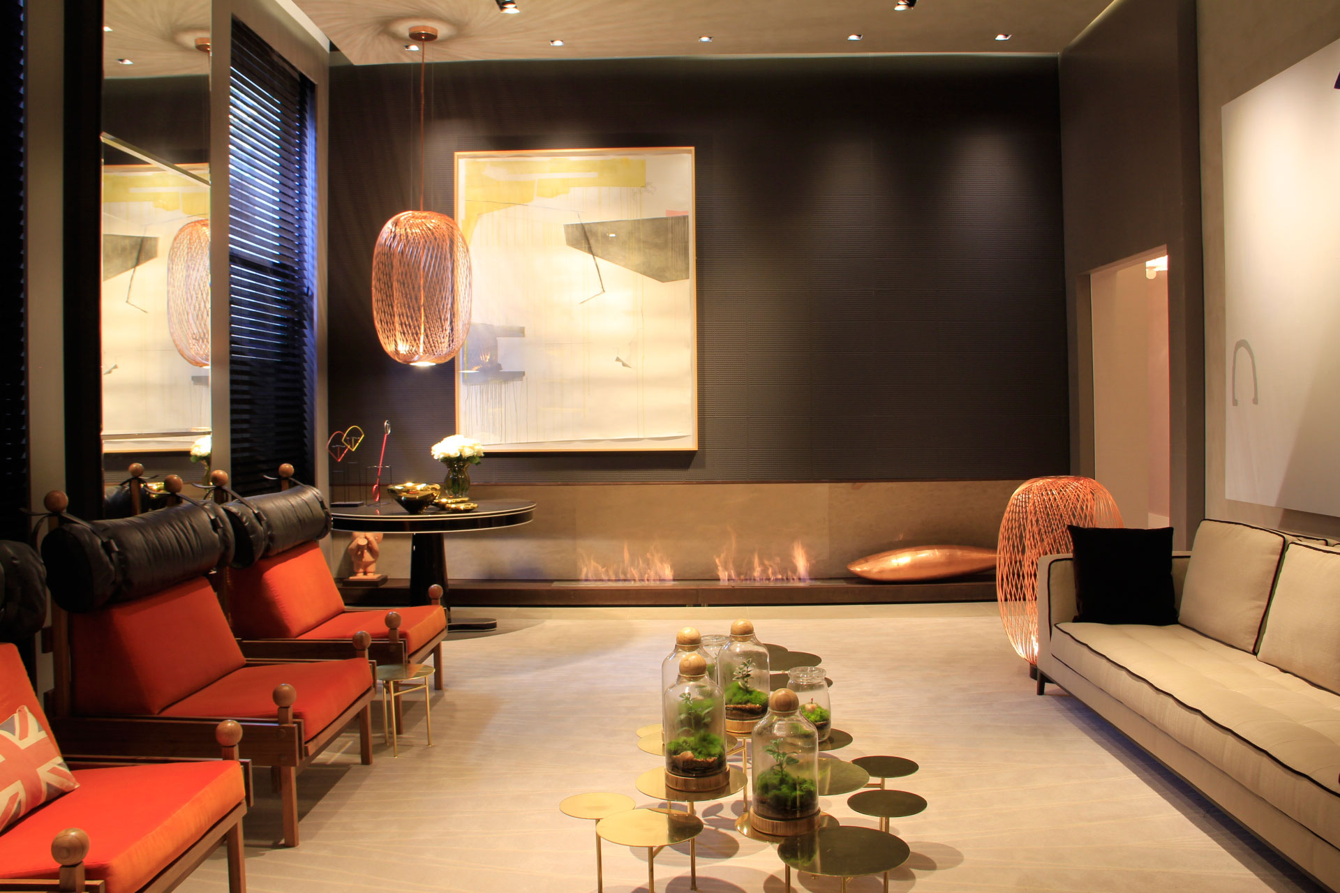 CASACOR SP: toras de madeira completam e revestem parede de ambiente