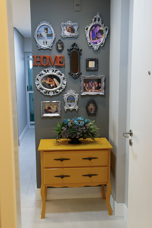 Apartamento pequeno com solu&ccedil;&otilde;es criativas para ampliar espa&ccedil;os