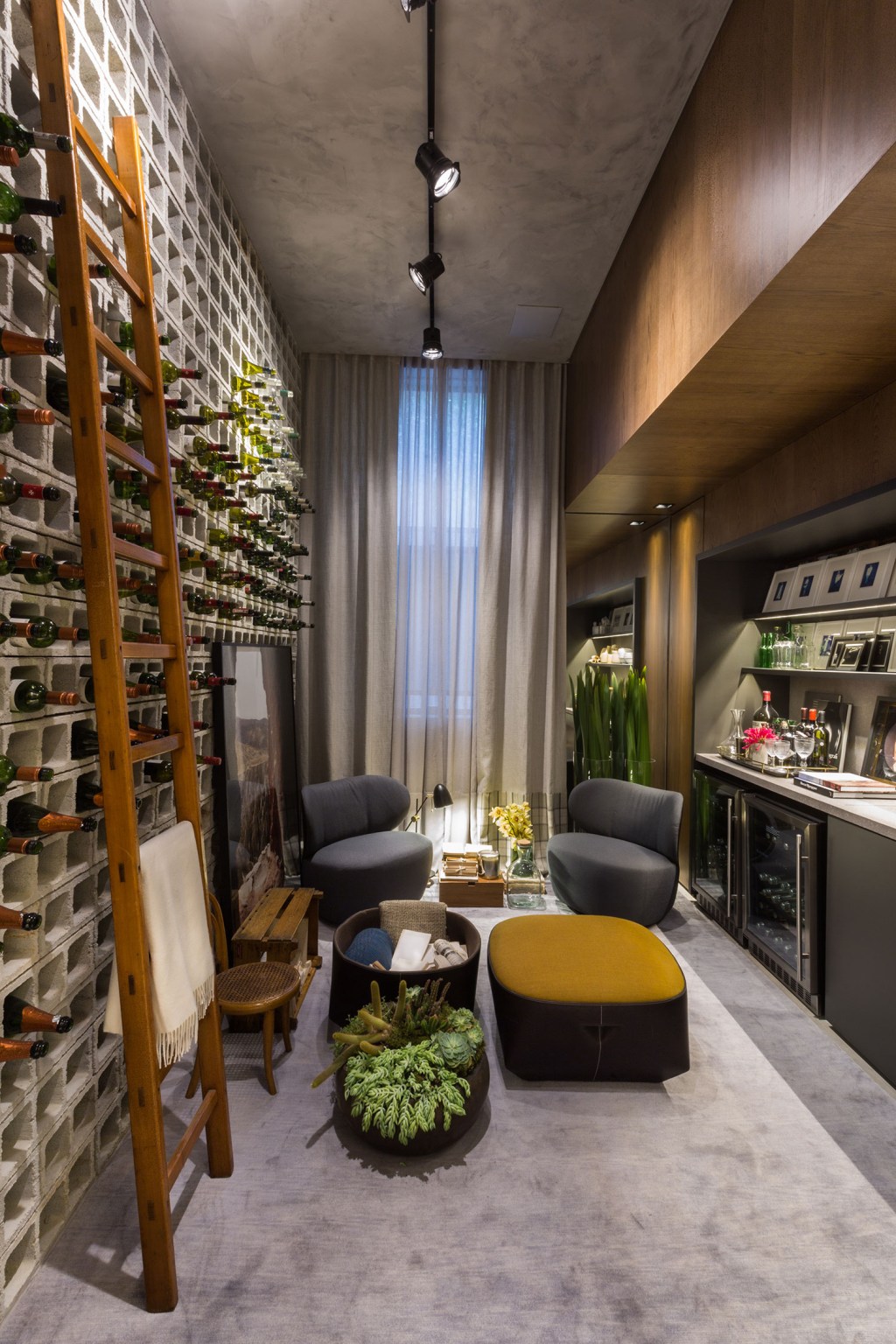 CASACOR SP 2016: uma adega com blocos de concreto