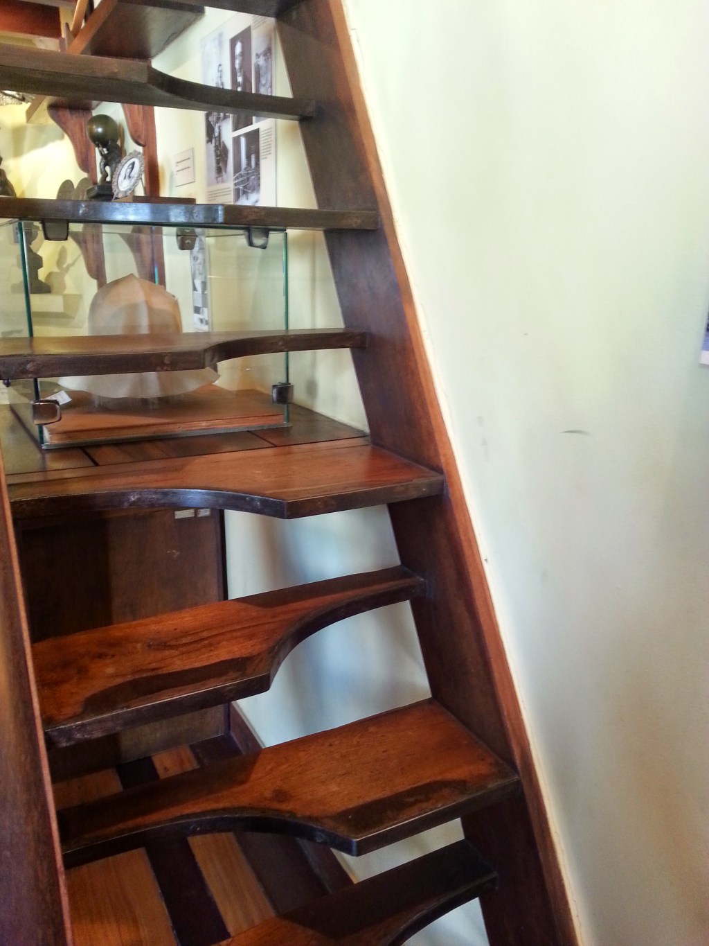 CASACOR SC: escada Santos Dumont dá acesso a escritório em loft