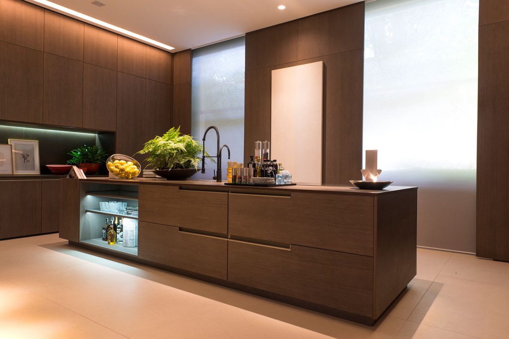 CASACOR SP: painéis de madeira revestem todo espaço da Ornare