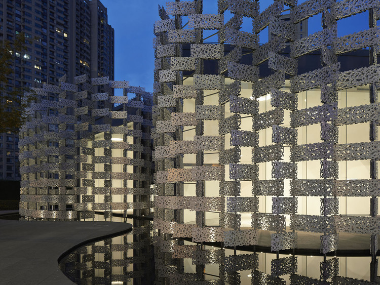 Kengo Kuma cria galeria de arte em formato de ameba