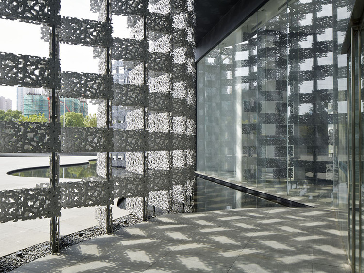 Kengo Kuma cria galeria de arte em formato de ameba