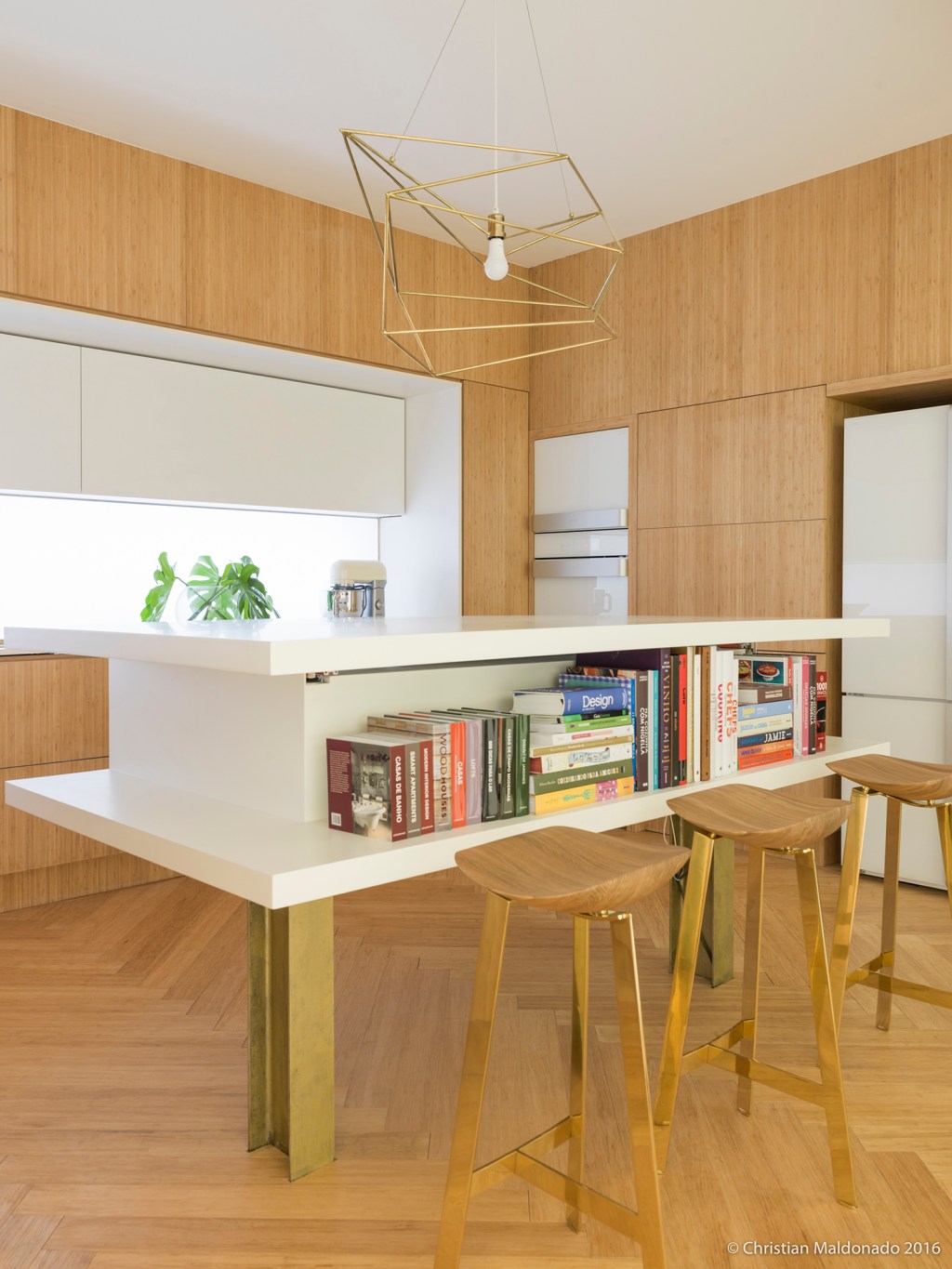 Minimalismo e amplitude de luz marcam a Cozinha Essencial da CASACOR SP