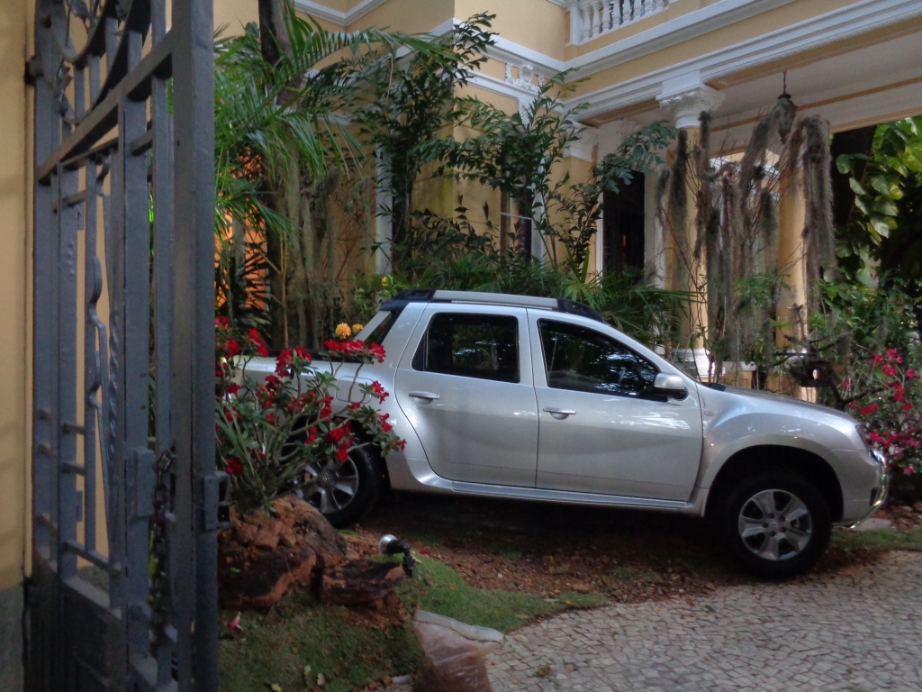 Picape se destaca na entrada do casar&atilde;o da CASA COR Bahia