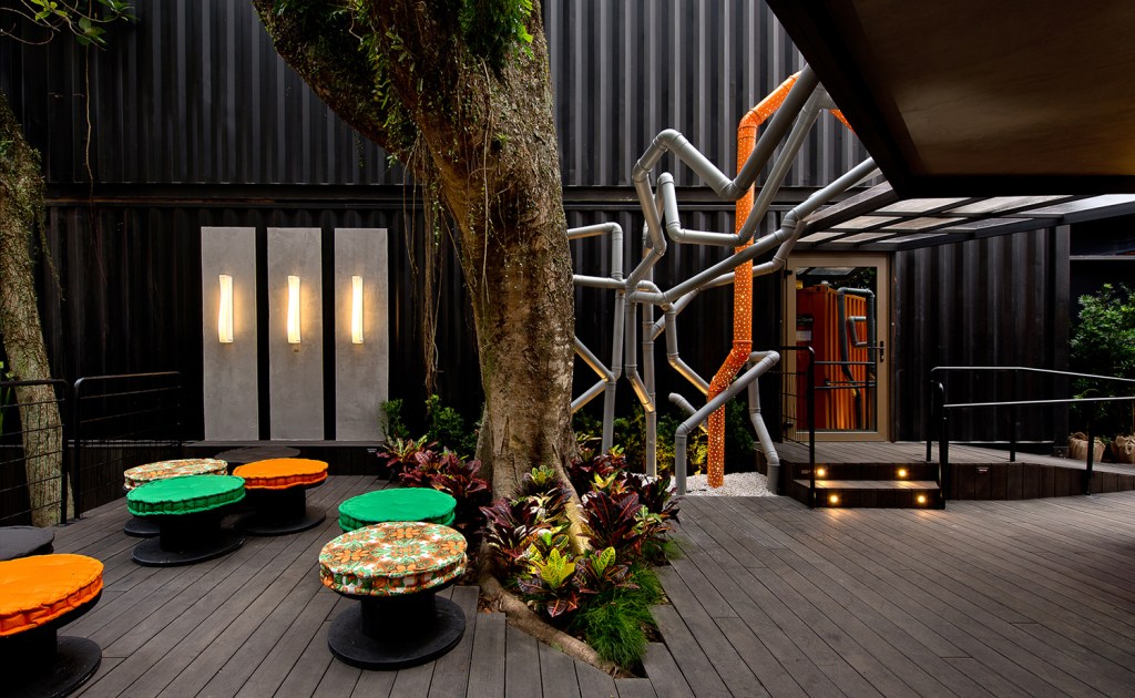 CASACOR SC apresenta usos criativos de containers na arquitetura