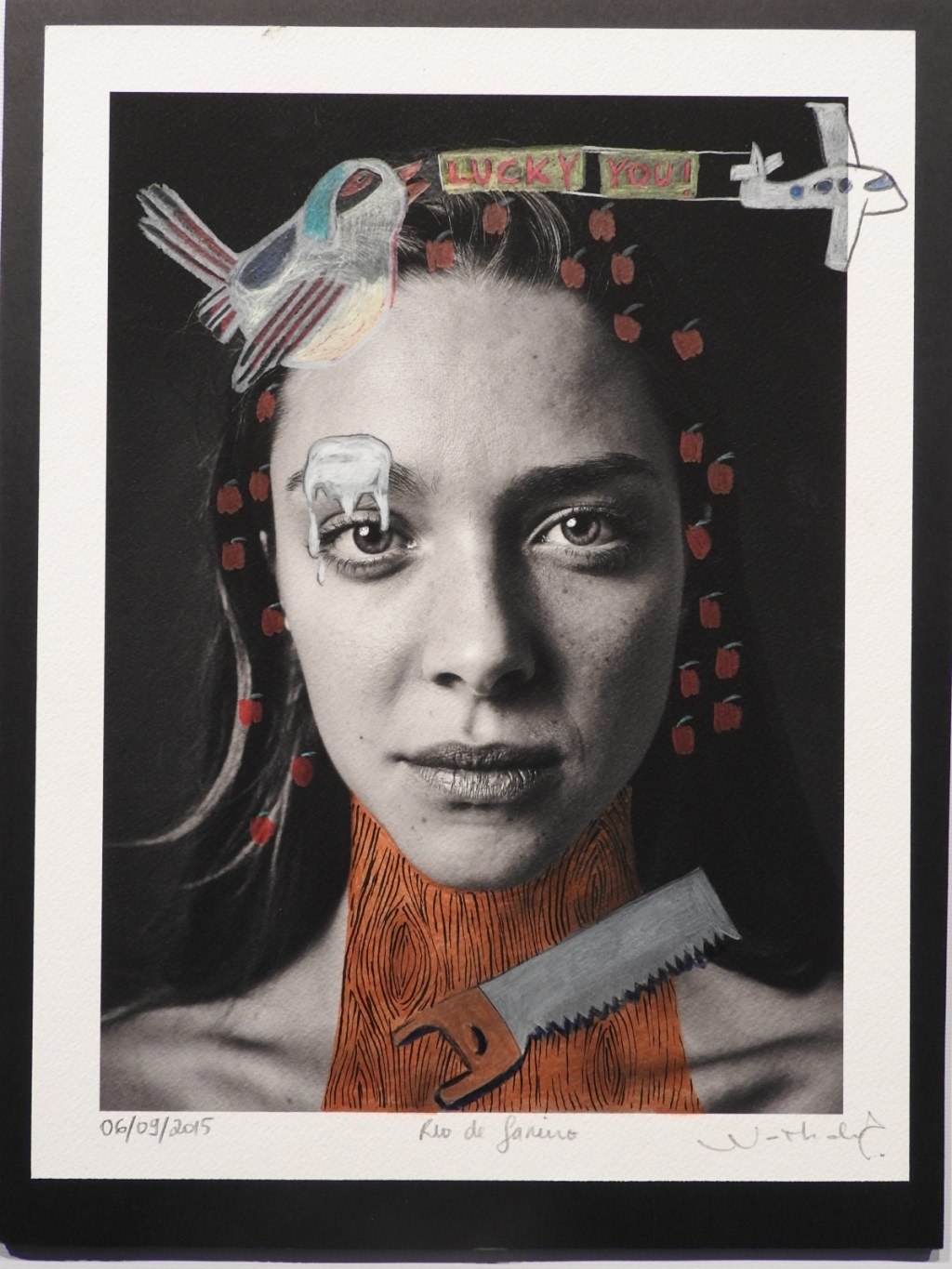 Modelo e artista plástica expõe quadros no SPFW