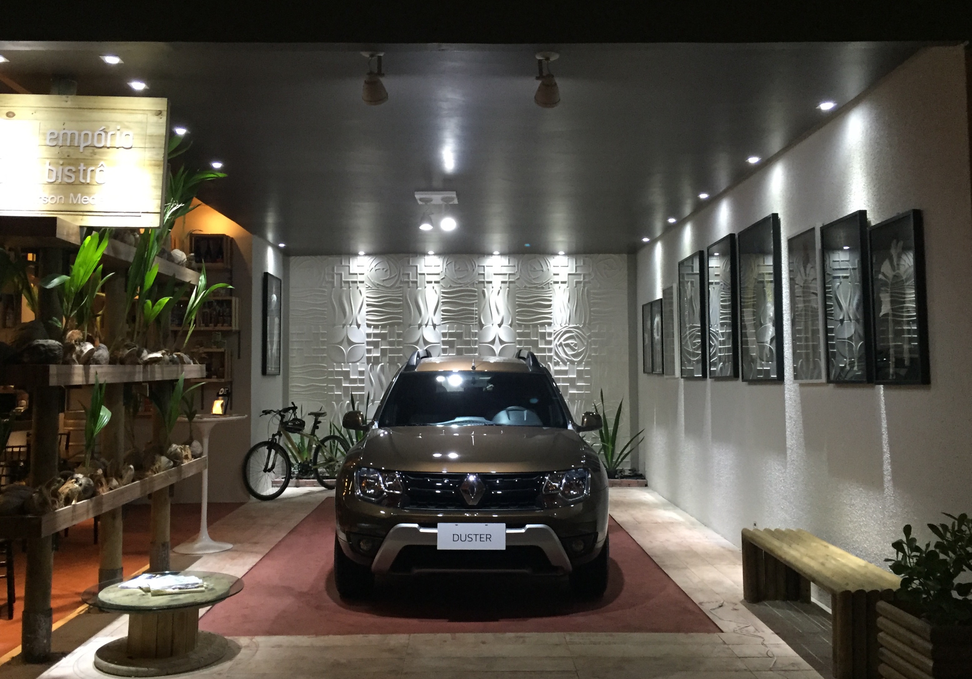 Garagem integrada a restaurante une aventura e sustentabilidade