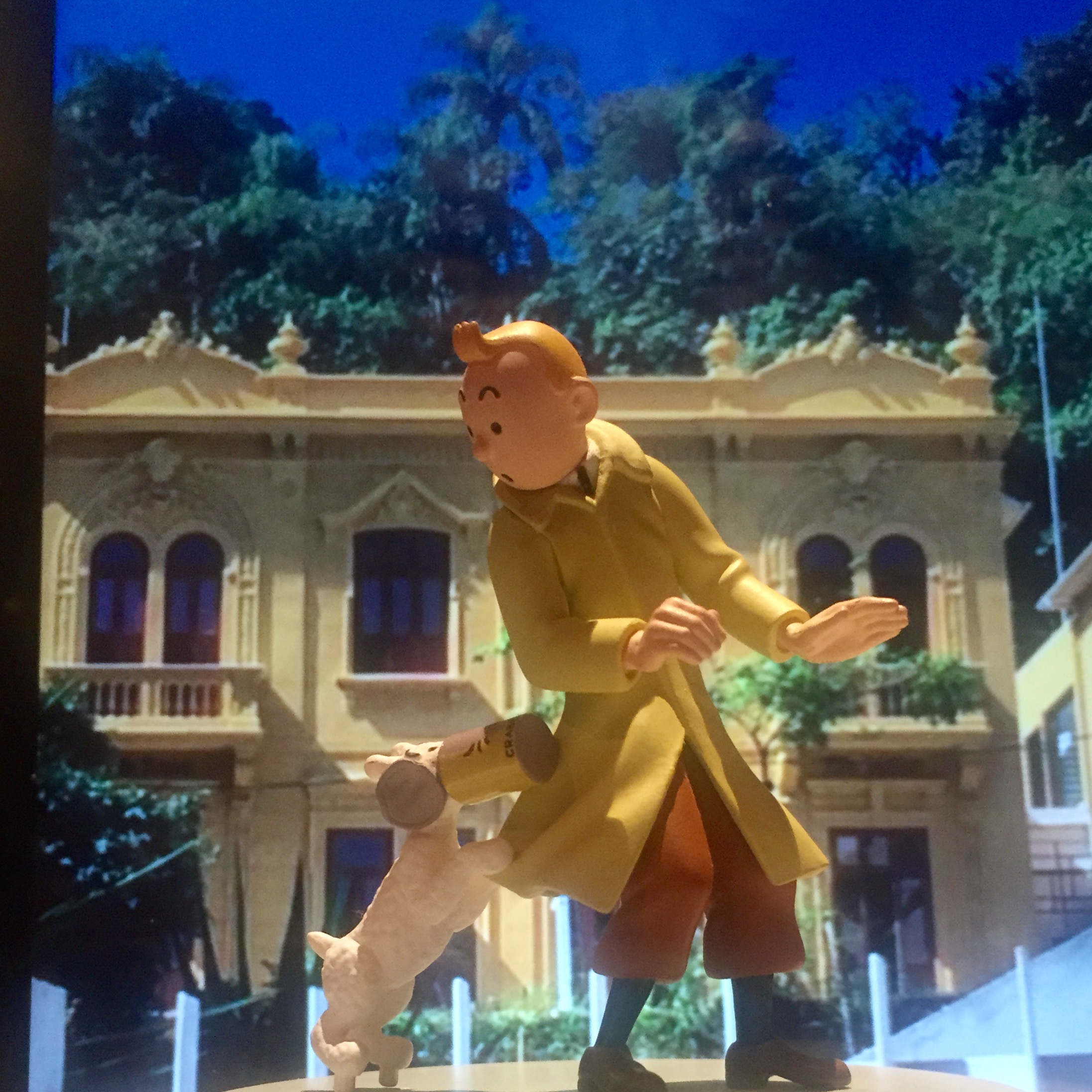 Tintim &eacute; usado em apoio &agrave;s v&iacute;timas dos atentados na B&eacute;lgica