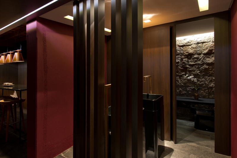 Arquitetos fogem do &oacute;bvio com os projetos de banheiros da CASACOR SC