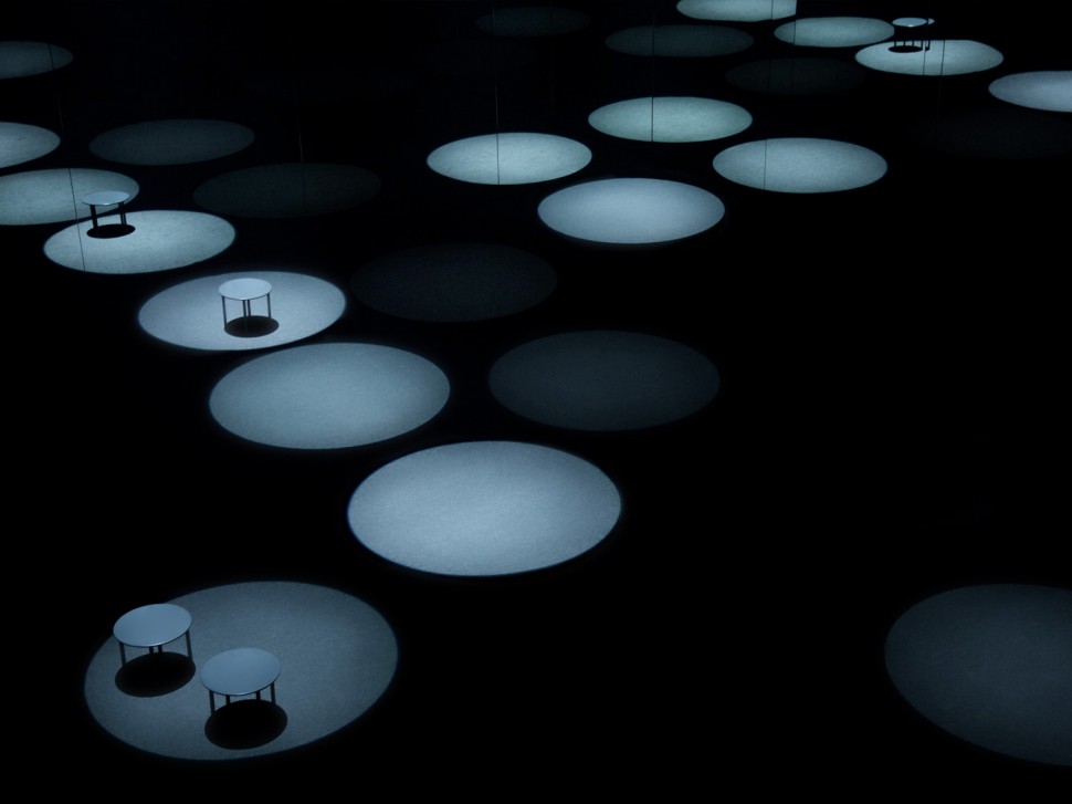 Instala&ccedil;&atilde;o simula floresta de luzes na Milan Design Week 2016