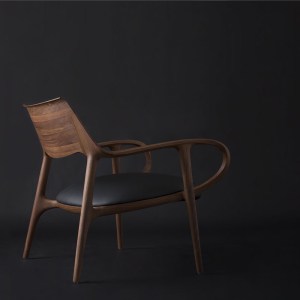 MDW: Celine, a cadeira com linhas fluidas de Jader Almeida