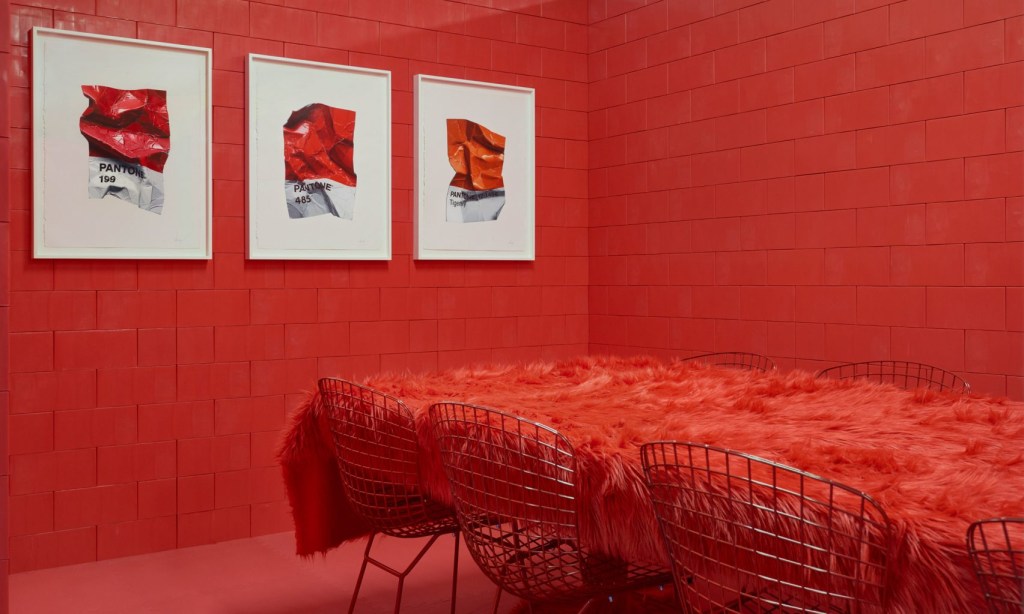 MONOCHROME: exposição no Brooklyn compreende 7 salas de uma só cor