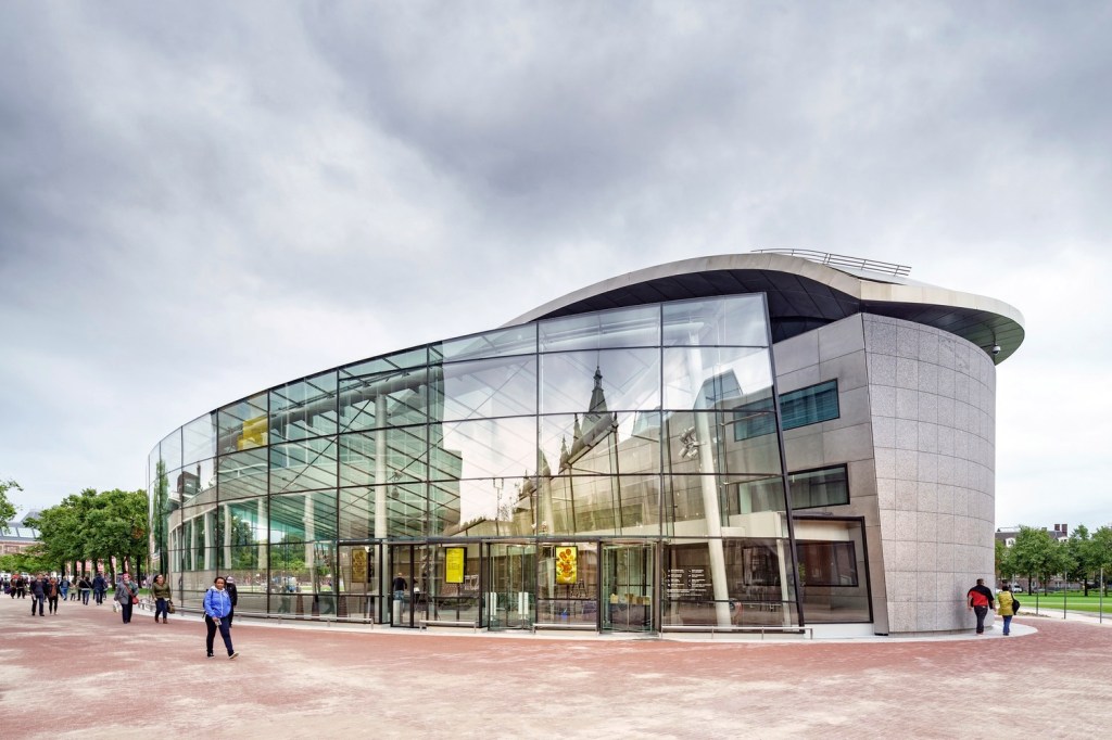 Vans e Van Gogh Museum se unem em projeto de preservação à arte