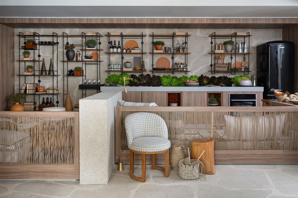 02-casa-menir-tres-arquitetura-casacorsp2018 Painel de madeira dita o layout da Casa Menir na CASACOR São Paulo 2018