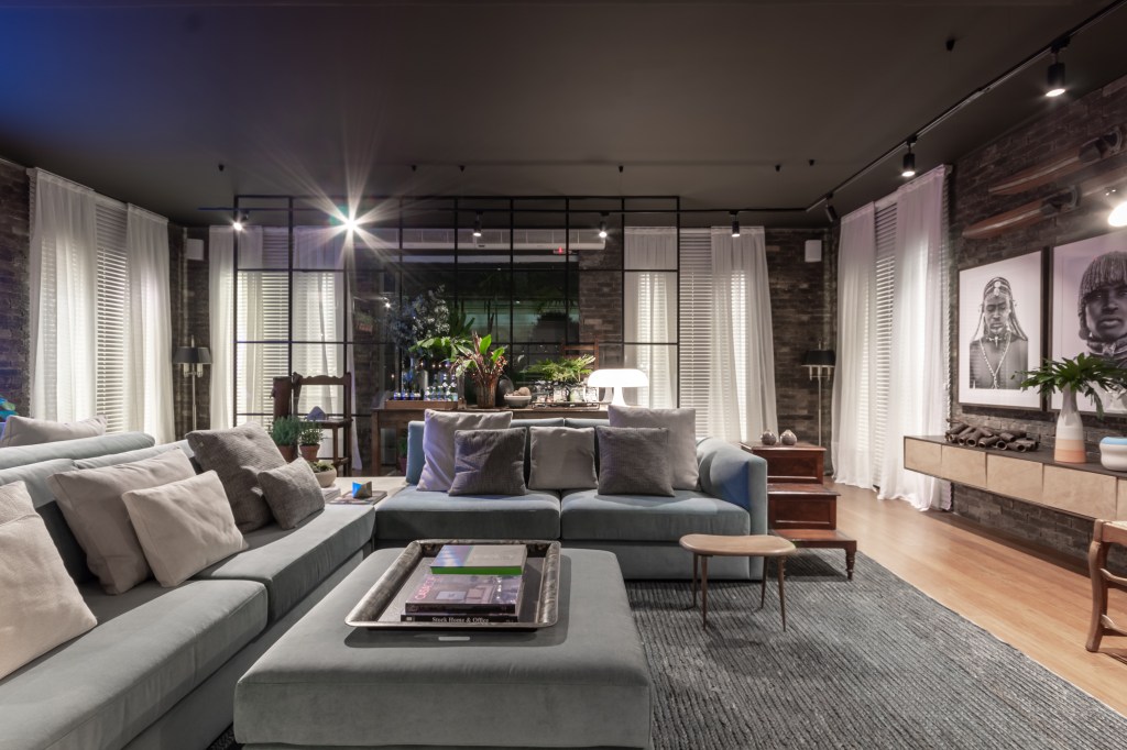 Gusvato Paschoalim – Casa Cor 2018-1 CASACOR SP: um living para receber amigos inspirado nos lofts americanos