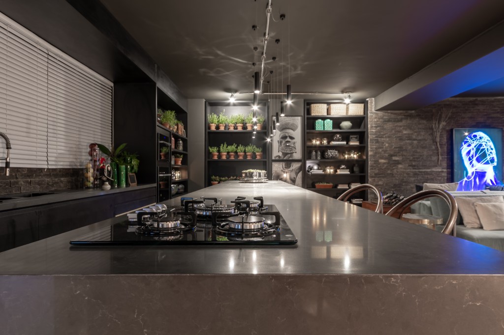 Gusvato Paschoalim – Casa Cor 2018-19 CASACOR SP: um living para receber amigos inspirado nos lofts americanos
