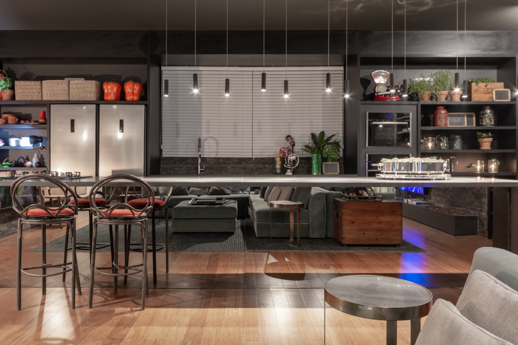 CASACOR SP: um living para receber amigos inspirado nos lofts americanos